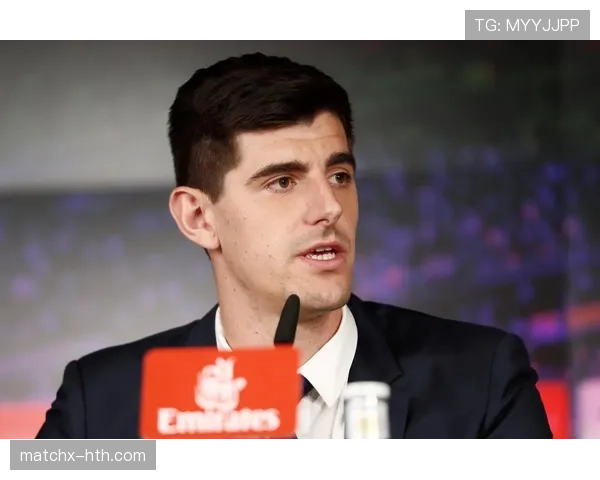 库尔图瓦荣膺西甲赛季最佳门将,神勇表现助皇马夺冠 库尔图瓦荣膺西甲赛季最佳门将,神勇表现助皇马夺冠