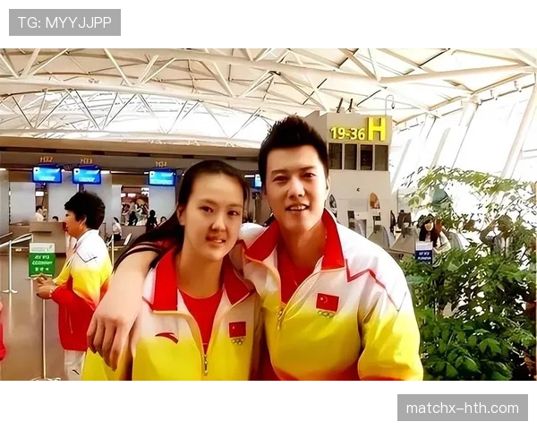 张常宁这岁数还能有谁家姑娘穿得那么贵，还不靠家里？